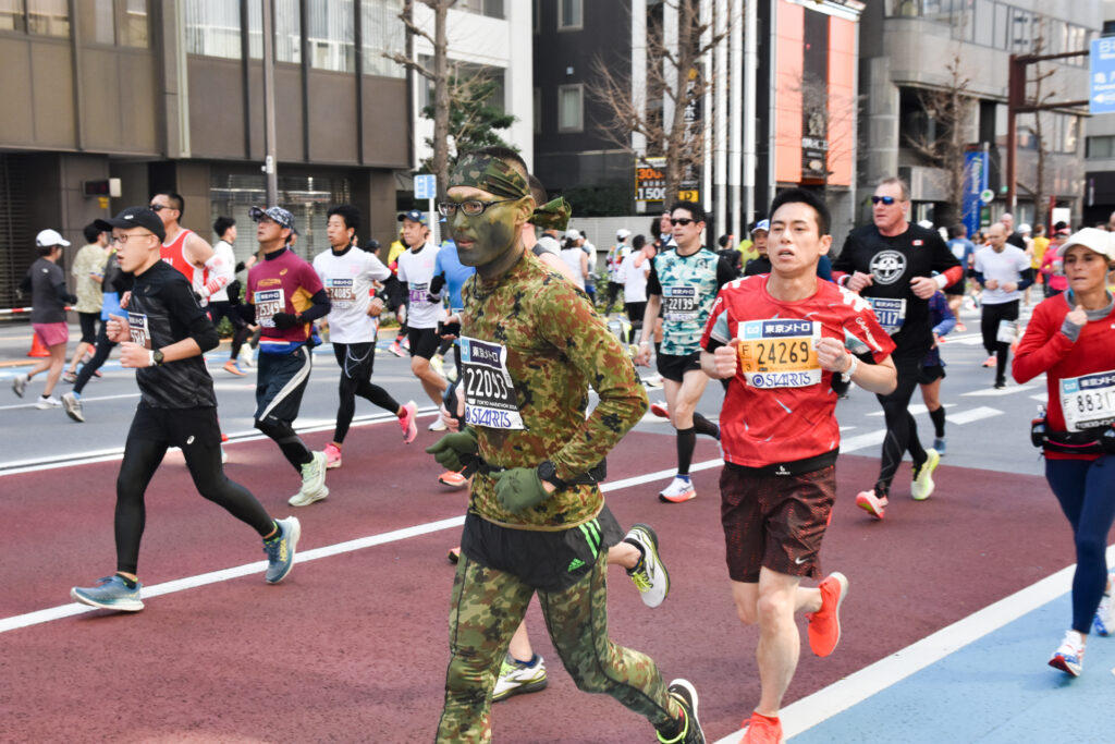 東京マラソンのコスプレランナー