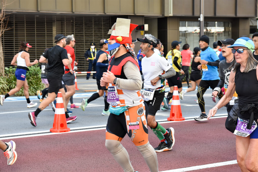 東京マラソンのコスプレランナー　マジンガーZ