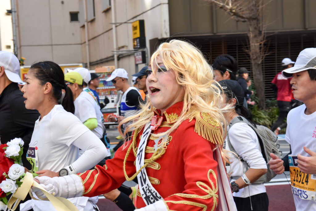 東京マラソンのコスプレランナー　オスカル