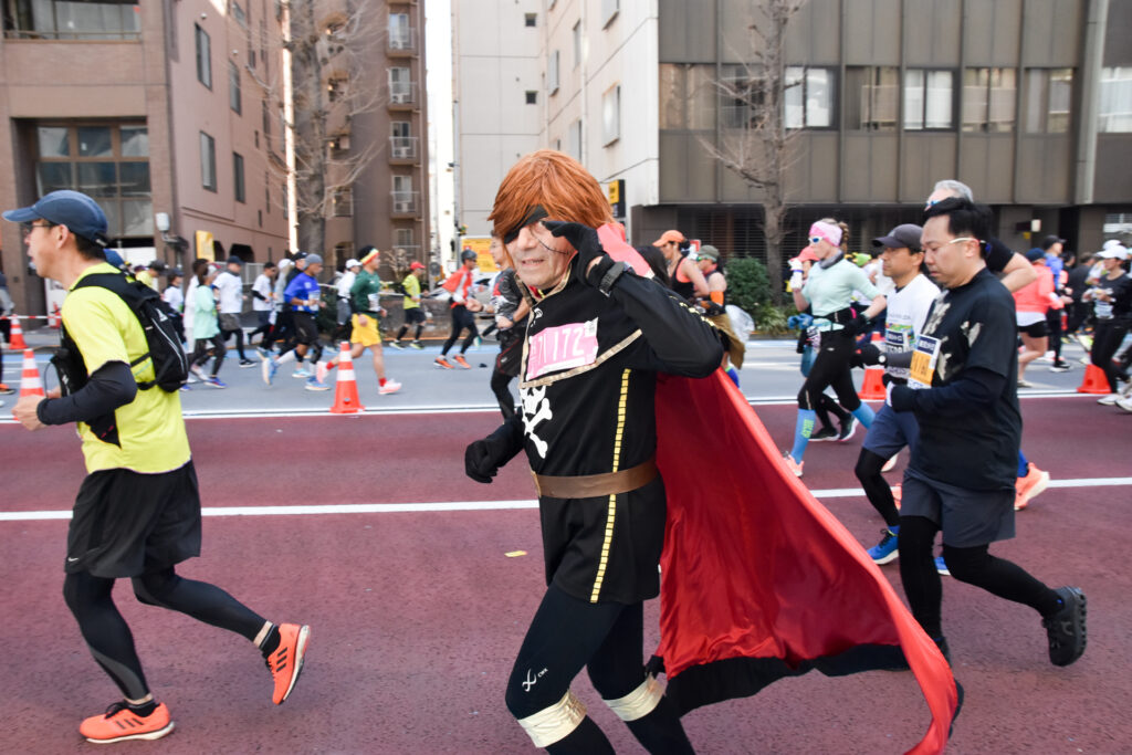 東京マラソンのコスプレランナー　キャプテンハーロック